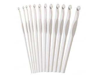 12pc LUXITE Set. Susan Bates Crochet Hooks in sizes D-P Sizes D E F G H I J K L M N P. Crochet hook set 12466 + 6 singles make this set.