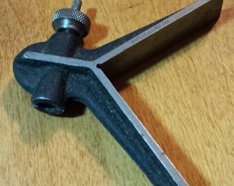 1925 Vintage Center Finder