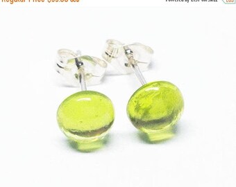 25% OFF Peridot Gemstone . SMALL 6mm Smooth Domed Round . Sterling Silver Posts Studs Earrings . Lime Green Earrings . Free Shipping . E1617