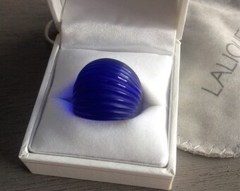 Blue glass ring by Lalique France, size 4, cabochon ring, cristal ring. small size ring