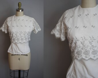 1950s Blouse // Embroidered Eyelet Detail // Small