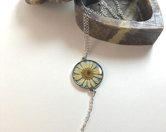 Real Daisy Y Necklace