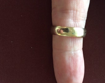 Vintage 14k HEAVY SOLID gold MENS classic low dome wedding band size 7-1/2- 5mm wide weight 4.44 grams c1960s