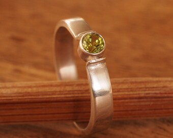 Silver ring with Peridot