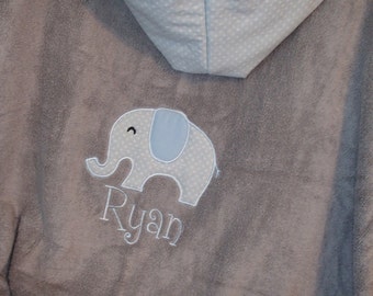 Personalized Hooded Towel with Elephant