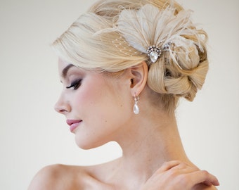 Bridal Fascinator, Wedding Headpiece, Feather Fascinator, Feather Headpiece, Ivory Feather Hair Clip - CALI