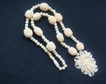 Vintage Art Deco 1920 - 30 Hand Carved Cow Bone Necklace
