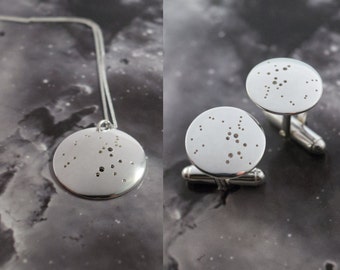 Gemelli e set ciondolo: una sua e il suo set di constellation gemelli e pendente.