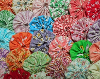 30 - 1930's Reproduction Feedsack 1 1/2 inch Yo Yo Fabric Quilt Block Applique Trim Pieces Embellishment Hair Clip