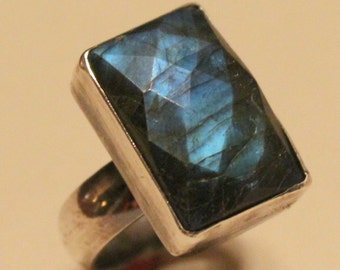 blue labradorite ring - sterling and labradorite ring - labradorite cabochon ring - faceted labradorite ring - blue flash labradorite ring