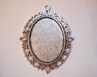 1 support a silver cabochon antiqued cabochon 40 x 30 mm.