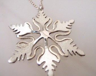 Sterling Silver Snowflake necklace, snowflake necklace gift, Snowflake pendant, Christmas jewelry