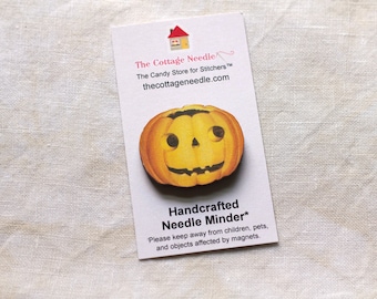 Jack-o-lantern Needle Minder : magnet cross stitch hand embroidery tool vintage look October 31 Halloween pumpkins harvest Octoberfest