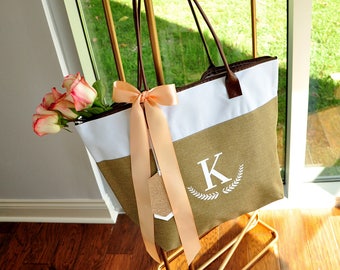 Bridesmaid Tote Personalized (Qty. 1). Bridesmaid Zipper Bag. Monogram Tote Bag. CmlRT