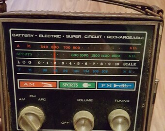 Vintage Captain Radio, vintage transistor radio, vintage portable radio, vintage radio with case, vintage captain transistor radio with case