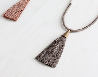 Collier DEMETER | naturellement coton teint et un gland de soie fibre déclaration collier