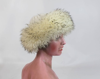 1970 shaggy Tuscan Lamb fur winter Hat / 70s shaggy hat/ vintage women lamb hat