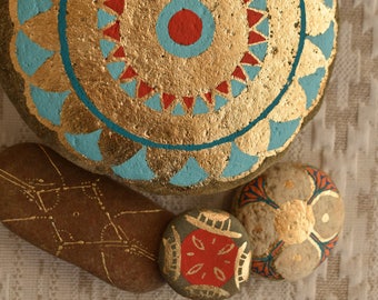 Ethnic decor. Set of Pebble symbol gold red blue circle - Art hand painted handmade. Made in France