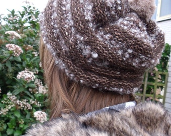 Brown hat with alpaca jobs and fur Pomponnetje