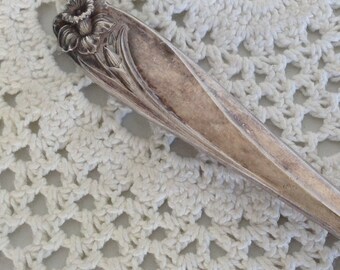 Silverplate Daffodil Pie or Cake Server "1847 Rogers Bros IS Daffodil" Pattern Wedding Cake Server needs polishing