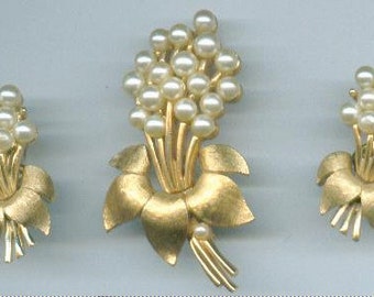 1960s Trifari Demi Parure Set Brooch and Earrings