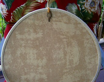 Vintage Samsonite ROUND Hat Box Train Case Suitcase With Key Beige Marble Near Mint Condition