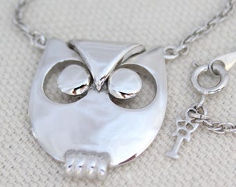 Silver Owl Pendant Necklace, Gift For Owl Lovers, Simple Owl Necklace, Owl Jewelry, Vintage Trifari Owl Necklace, Retro Mod Vintage Owl
