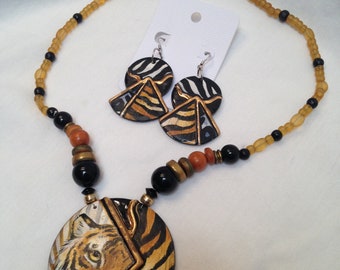Vintage Handpainted Ceramic Animal W/TigerPendant beaded Necklace & Pierced Earring Set