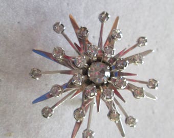 1930's silver star burst Brooch pin covered with rhinestone accents