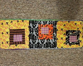 HALLOWEEN TABLE RUNNER- Quilted