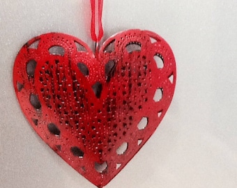 Decoration heart 3D red reflection metal black