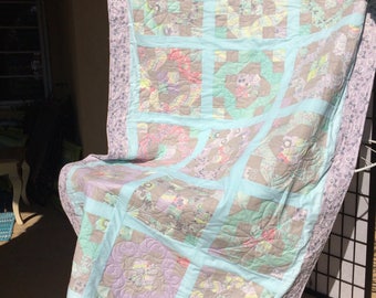 Peaceful pastels, bed quilt / throw