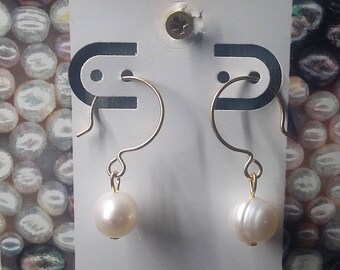 Earrings, 14k gold filled, water pearl