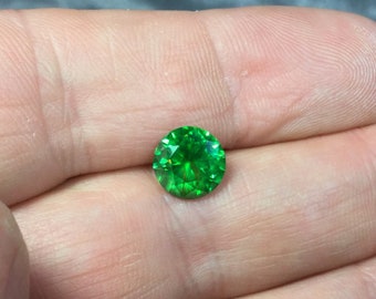 Demantoid 2,17 ct., D-8mm