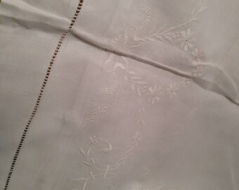 Edwardian embroidered pillowcase. 23x33 ins. Pretty