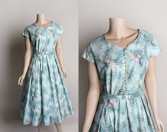 Vintage 1950s Dress - Sky Blue Floral Print Cotton Day Dress Belt - Pockets - Novelty Print Pink Flower Bouquet Art Print - Pleated - Large