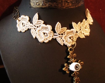 Lace eyes GALLITRAP necklaces