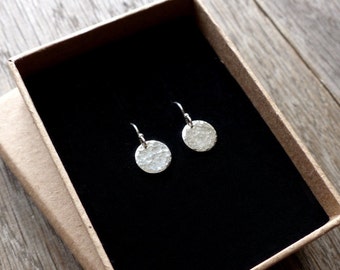 Tiny sparkles, sterling silver disc earrings, hammered disc dangle earrings, simple minimalist everyday earrings, round earrings