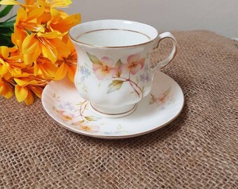 Balmoral Castle//Teacup and saucer//vintage//golden edge//flowers//English style//bone China//Missing tableware//Brocant