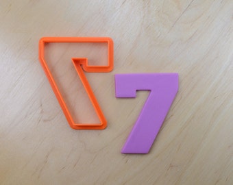 Classic Number Seven Cookie Cutter