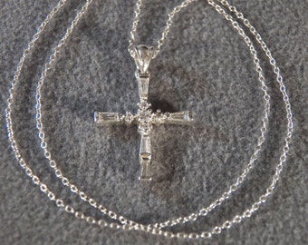 Vintage Sterling Silver Multi Round Square White Topaz Domed Cross Pendant Charm Necklace Chain