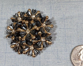 Big and bold vintage gold-tone brooch