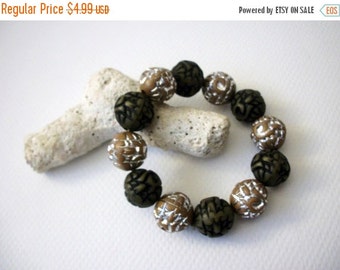 ON SALE Retro 1960s Carved Molded BOHO Plastic Bracelet 121316