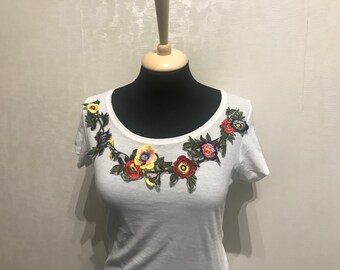 Floral patch ornament/Embroidered patches.