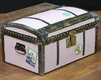 Spray-painted R854 doll trunk