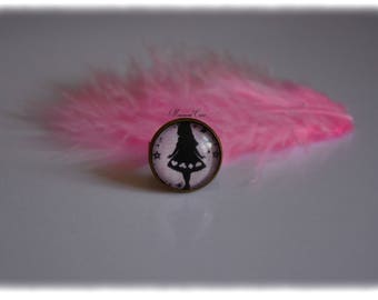 Ring Alice in Wonderland country