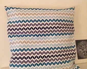 Geometric patterned pillow cover