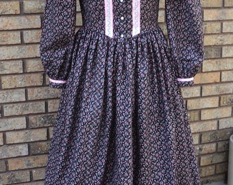 Sz 20 (bust 43-44"waist 35-36")Ladies' pioneer Calico Wild West" Little House" Cotton black/pink floral Calico dress -READY-TO-SHIP-Caroline