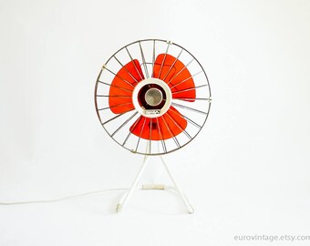 Vintage Electric Fan Transparent Red Plastic Blades / Chrome Metal Cage