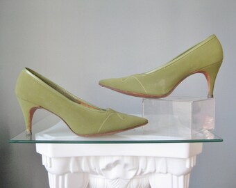 Green Stilettos / Vtg 50s / Olive Green Stilettos / Classic 50s Green Pumps